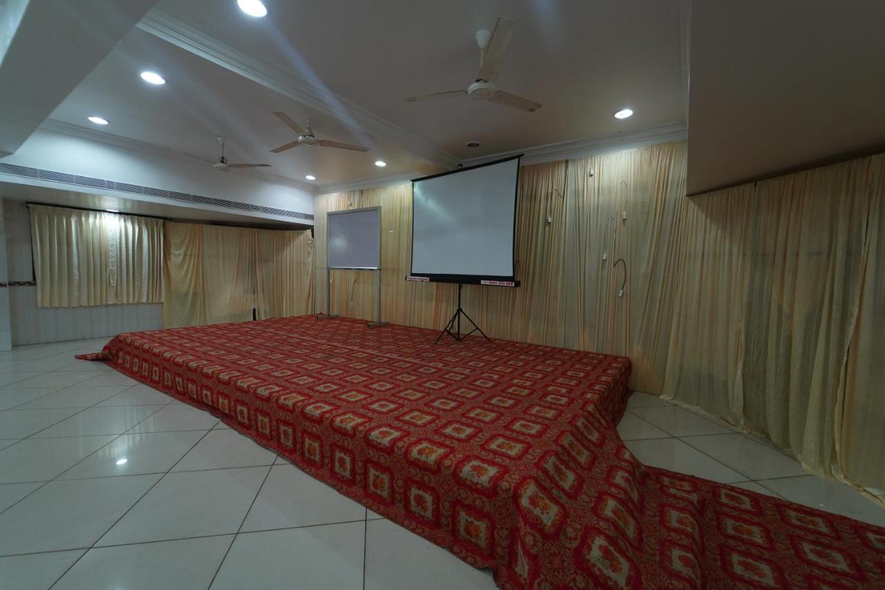 Hotel Palmyra Grand Inn Тирунелвели Екстериор снимка